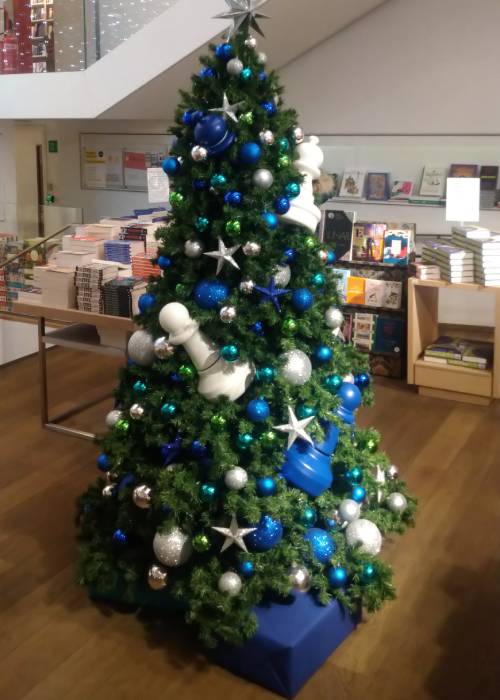 Sally Rooney Xmas tree (c) The BookTrail